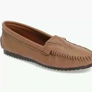 NWOT MINNETONKA LEATHER DRIVING SHOE SIZE 8